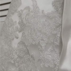 Size 6 Wedding Dress for 5’ Bride, Worn Once Like New